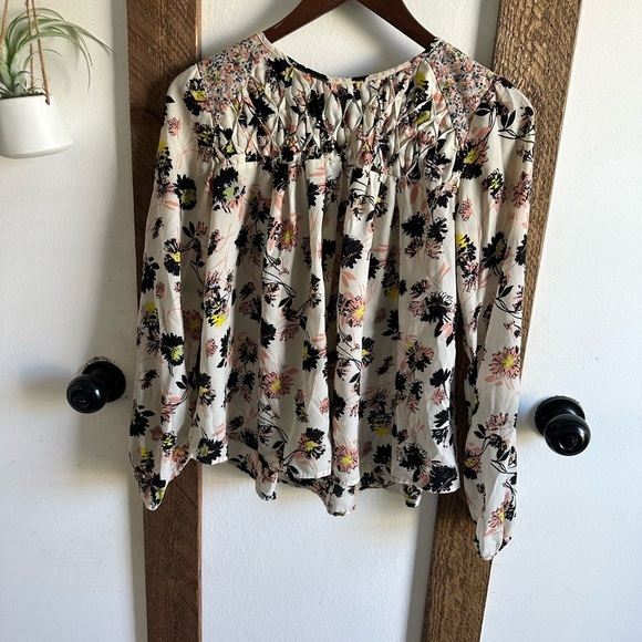 Xhilaration Women’s Floral Flowy Rustic Blouse XS EUC
Polyester - Picture 4 of 7